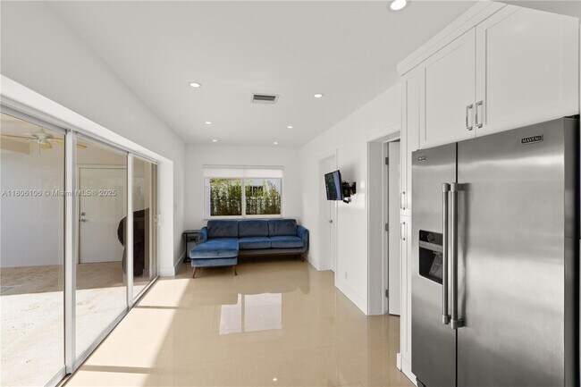 Building Photo - 5236 SW 64th Ave