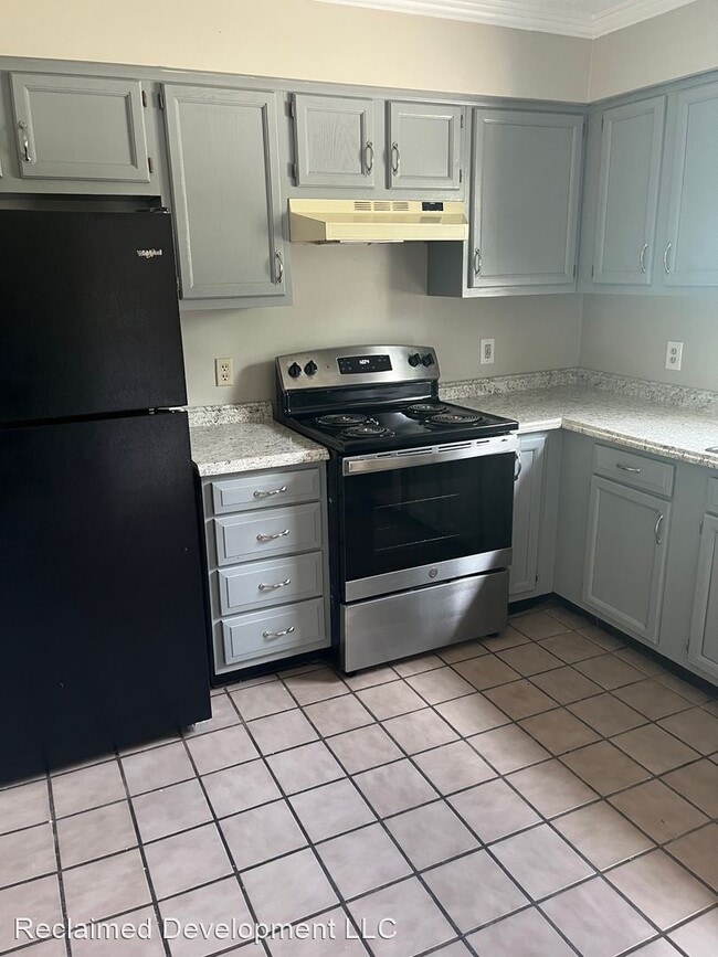 Building Photo - 2 br, 1.5 bath House - 408 Bainbridge Cour...