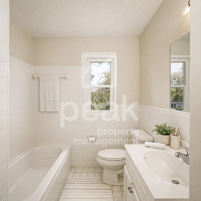 Building Photo - $1200! Beautiful 3 Bed/ 1 Bath home in Birmingham! Apply by 3/19 and save 50% off first month's r...