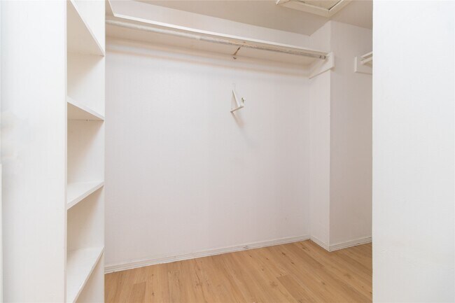 Building Photo - 9707 Richmond Ave.