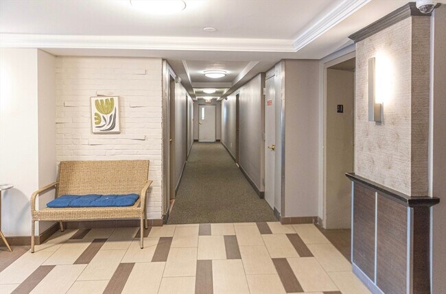 Building Photo - 32 Whites Ave