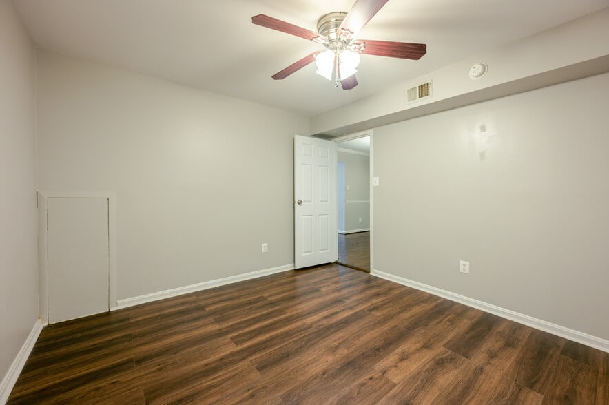 Building Photo - 6143 Edsall Rd
