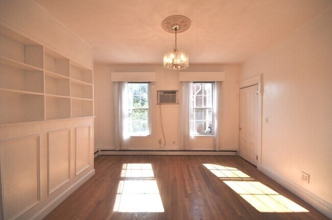 Building Photo - 37 Union St