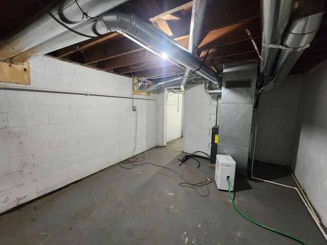 Building Photo - 3BR Home with Modern Kitchen in Knoxville, IA