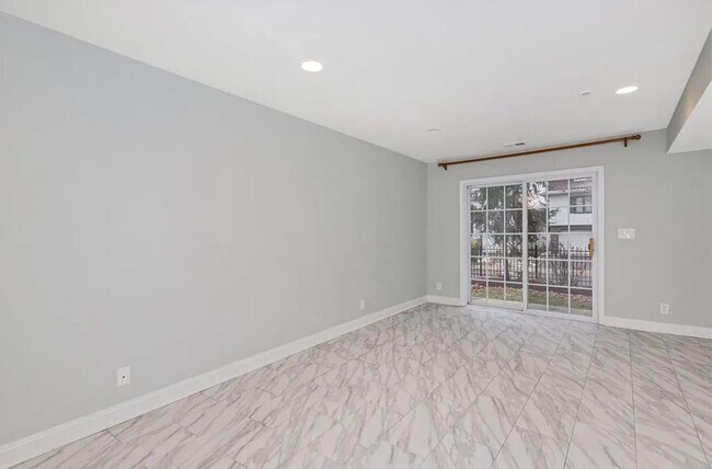 Building Photo - 187 Blue Heron Dr