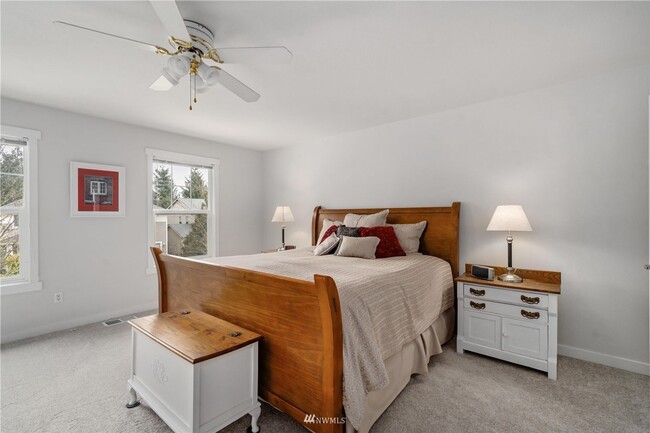 Building Photo - Spacious 5-Bedroom Home with Backyard Oasi...