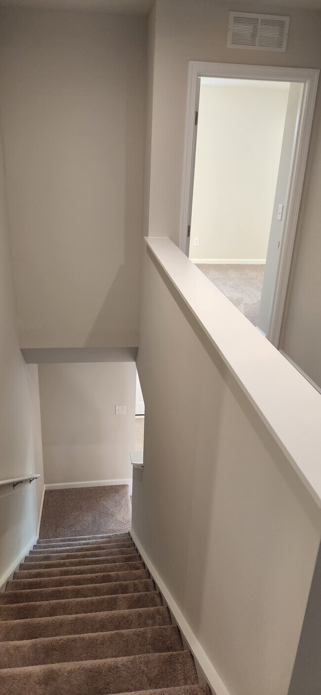 Building Photo - 439 Regina Dr