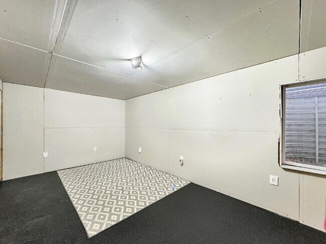 Building Photo - Beautiful Townhouse in Draper - 3 BD 2.5 BA 2 GA - 2250 Square Feet