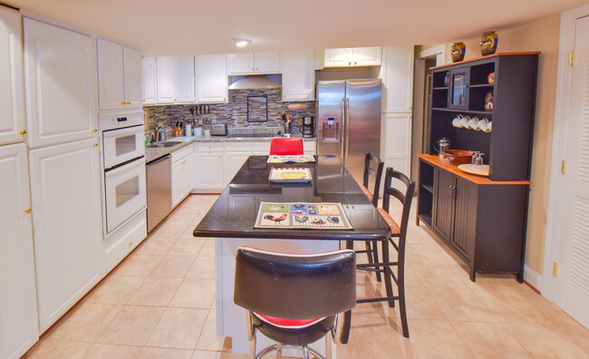 Kitchen island - 6225 Robinwood Rd