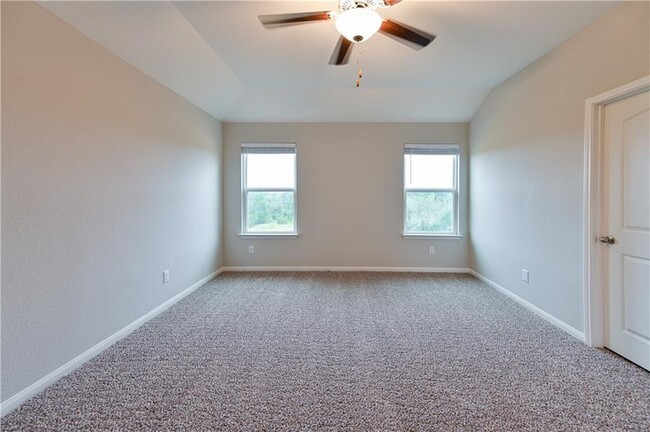 Building Photo - 524 Republic Dr