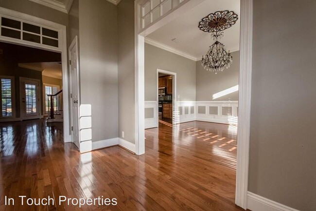 Building Photo - 5 br, 3.5 bath House - 3964 Kinderlou Forest