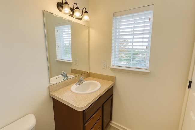 Building Photo - 39 Grandview Dr