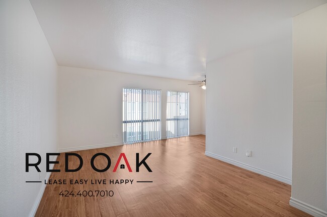 Building Photo - Lovely, Spacious One Bedroom Featuring Cen...