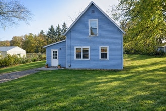 Building Photo - 1002 Lindoo Ave E