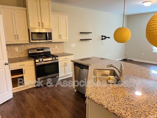 Building Photo - 228 Traphill Dr