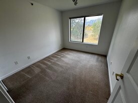 Building Photo - 33 S Boulder Cir
