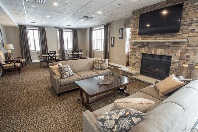 Building Photo - 5 S Autumn St