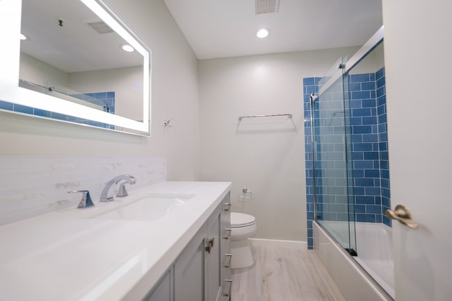 Building Photo - Renovated 3 Bed, 3 Bath Townhome Available...