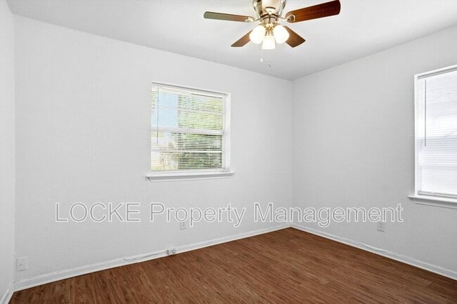 Building Photo - 924 Wisteria Way