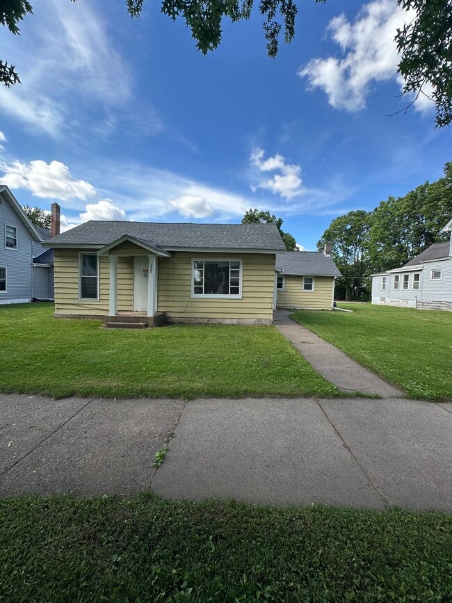 Building Photo - 528 Niagara St
