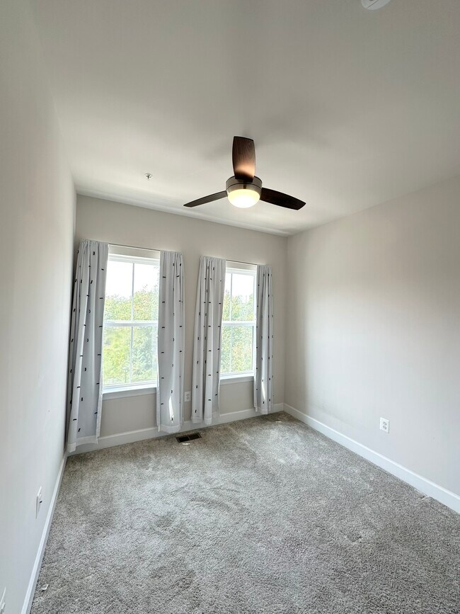 Building Photo - 131 Albany Pl