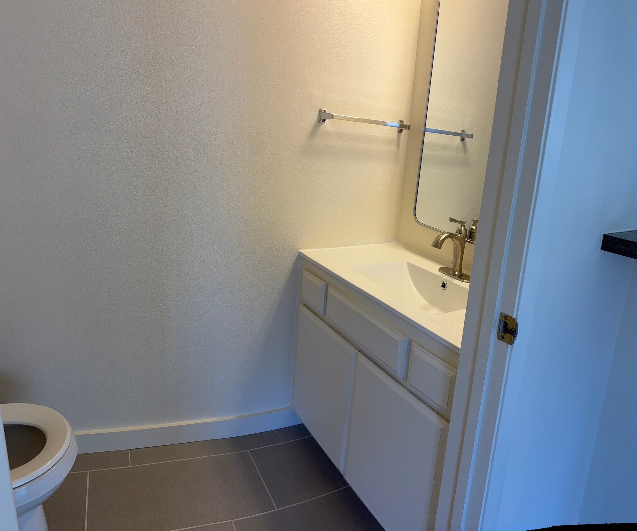 guest bath - 2470 Corinth Ave