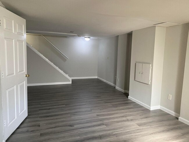 Building Photo - 669 W Main St