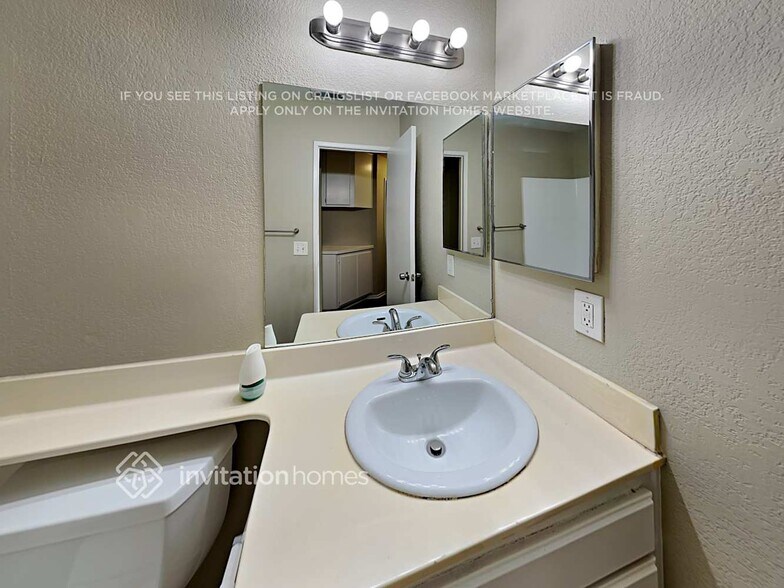 Building Photo - 681 N Driftwood Ave