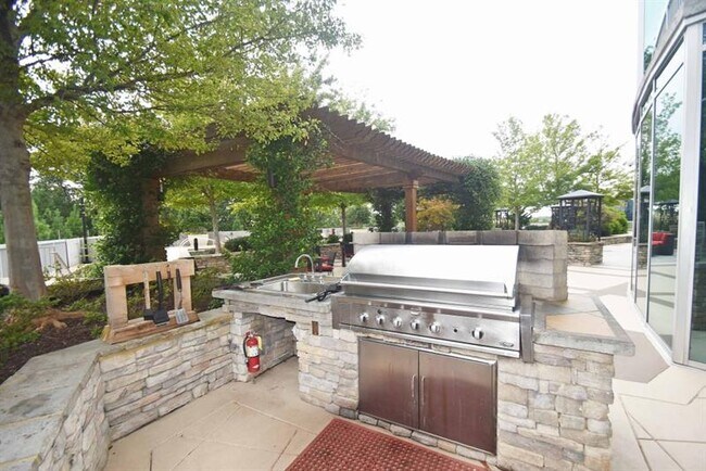 Building Photo - 3300 Windy Ridge Pkwy SE