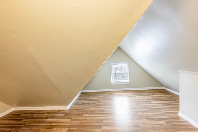 Building Photo - 420 N Lockwood Ave