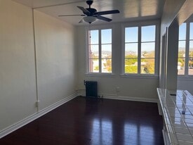 Building Photo - 3005 Main St