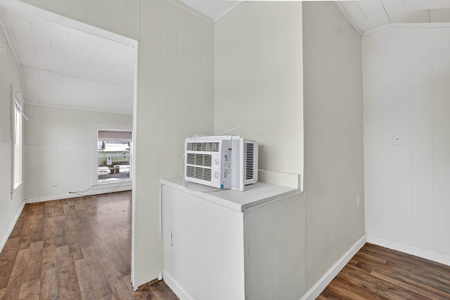 Building Photo - 120 S Main St