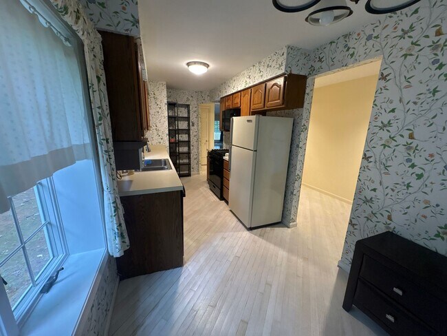 Building Photo - Beautiful Spacious High End 3-bedroom Condo