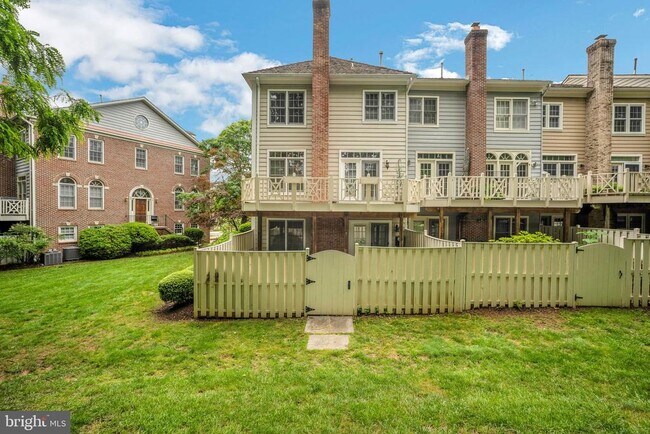 Building Photo - 10159 Castlewood Ln