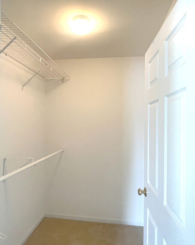 Building Photo - 1884 Fescue Dr