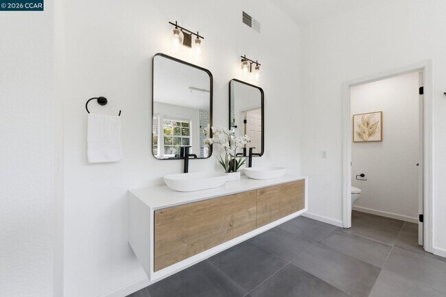 Building Photo - 601 Ambience Way
