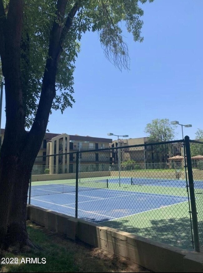 Building Photo - 461 W Holmes Ave