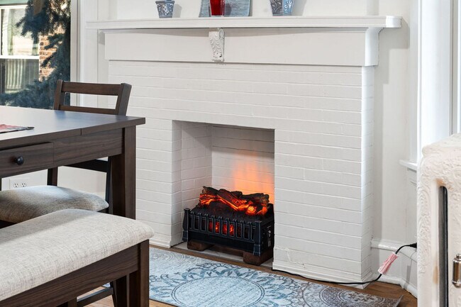 Building Photo - 6229 N Wayne Ave