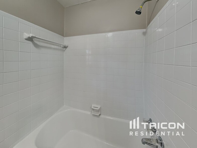 Building Photo - 4930 Sugar Creek Dr