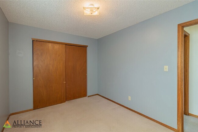 Building Photo - Willow Ln. 2313 - 15