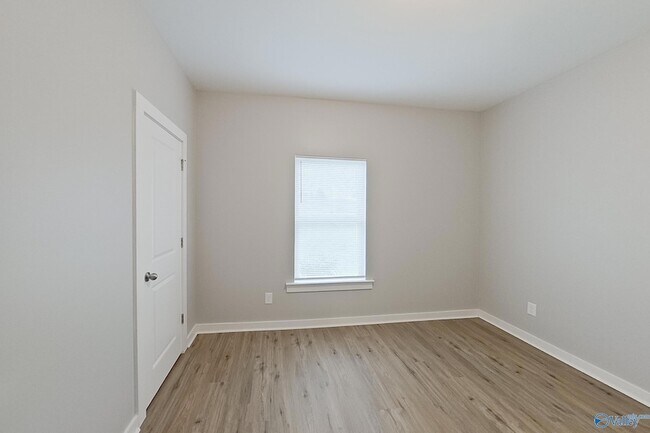 Building Photo - 1515 New Prospect Rd