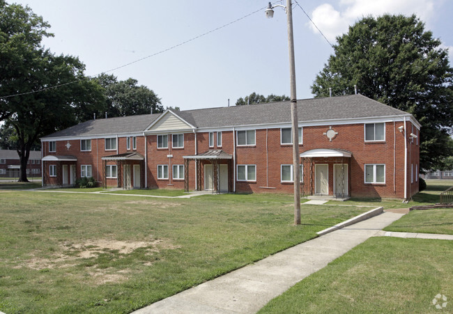 Building Photo - Saints Court Apartments