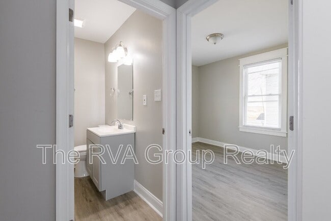 Building Photo - 1808 Mansion Ave