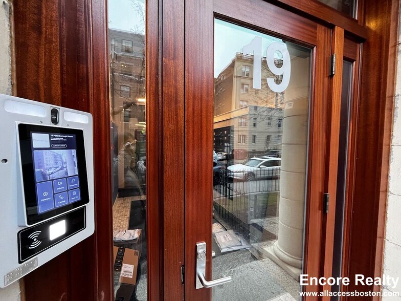 Building Photo - 19 Peterborough St