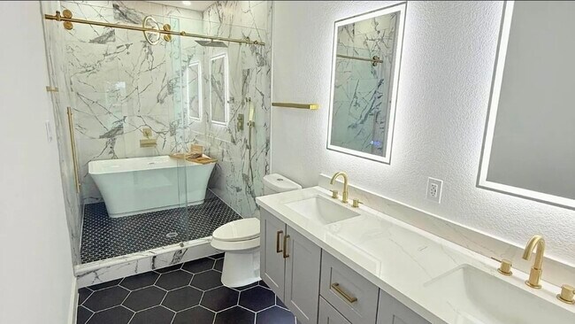 Building Photo - 4117 Shelby Cir