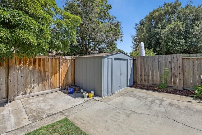 Building Photo - 406 Central Ave