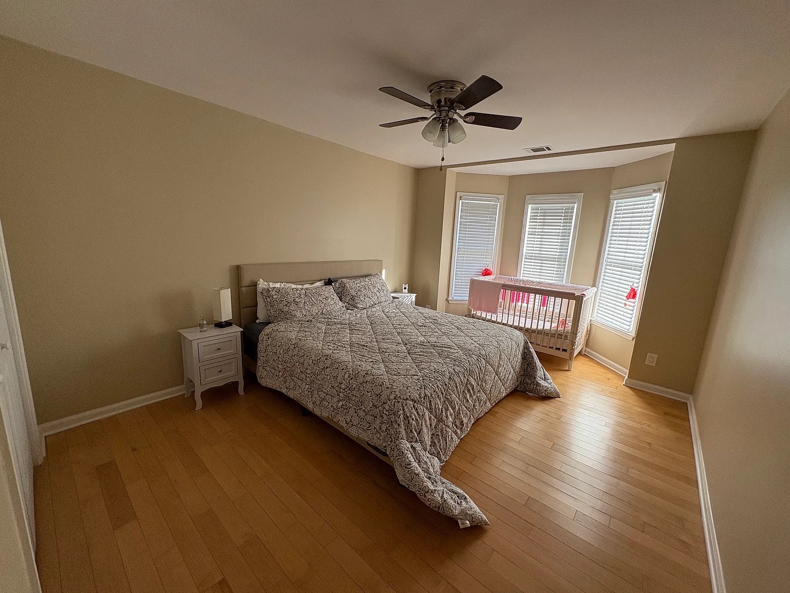 Building Photo - Room in House on Mountain Oaks Pkwy