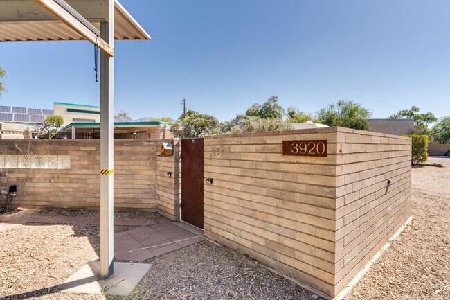 Building Photo - 3920 N Cactus Blvd