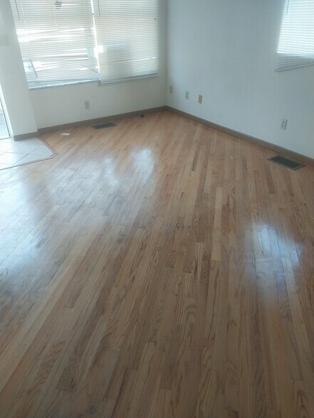 Primary Photo - 246 Henson Ave