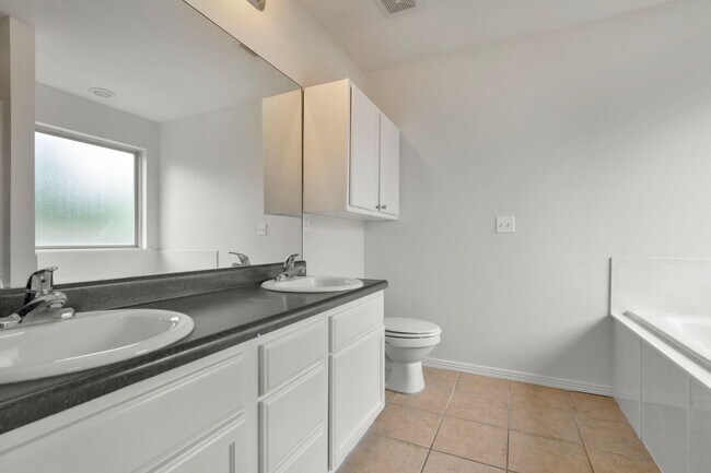 Building Photo - Fresh 3 Bed 2 Bath home in great location!